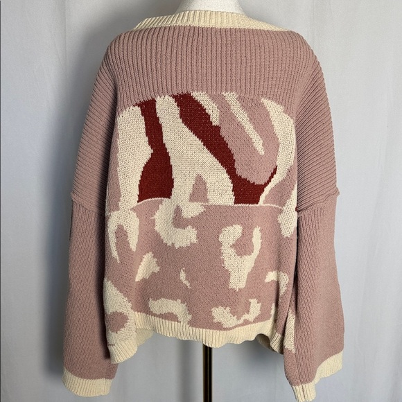 POL V-Neck Sweater in Cream, Red, and Pink - Picture 4 of 9